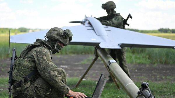 Боевая работа расчета БПЛА БМ-70 группировки войск Центр на Добропольском направлении СВО - Sputnik Казахстан