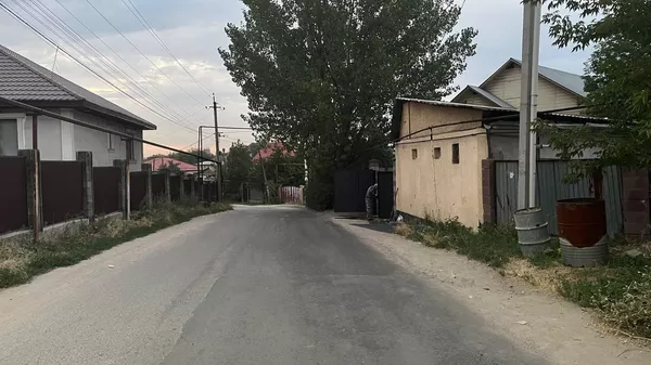 Алматы облысы Қарасай ауданы Көксай ауылында аула ішінде жол апаты болған көше - Sputnik Қазақстан