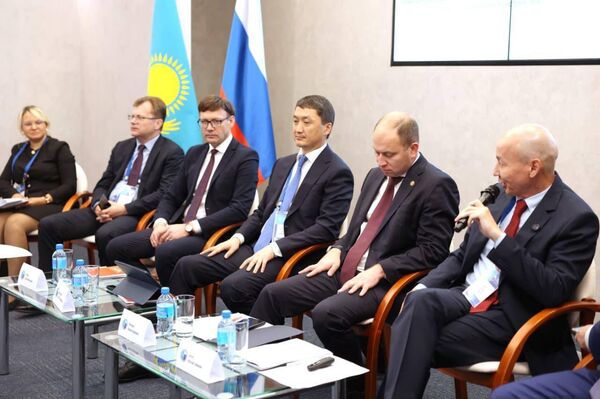Аким ВКО Нурымбет Сактаганов провел рабочие встречи в рамках Форума межрегионального сотрудничества Казахстана и России
Аким ВКО Нурымбет Сактаганов провел рабочие встречи в рамках Форума межрегионального сотрудничества Казахстана и России
- Sputnik Казахстан