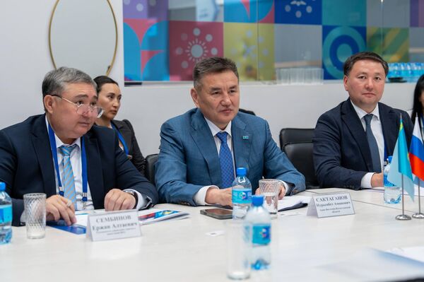 Аким ВКО Нурымбет Сактаганов провел рабочие встречи в рамках Форума межрегионального сотрудничества Казахстана и России
Аким ВКО Нурымбет Сактаганов провел рабочие встречи в рамках Форума межрегионального сотрудничества Казахстана и России
- Sputnik Казахстан