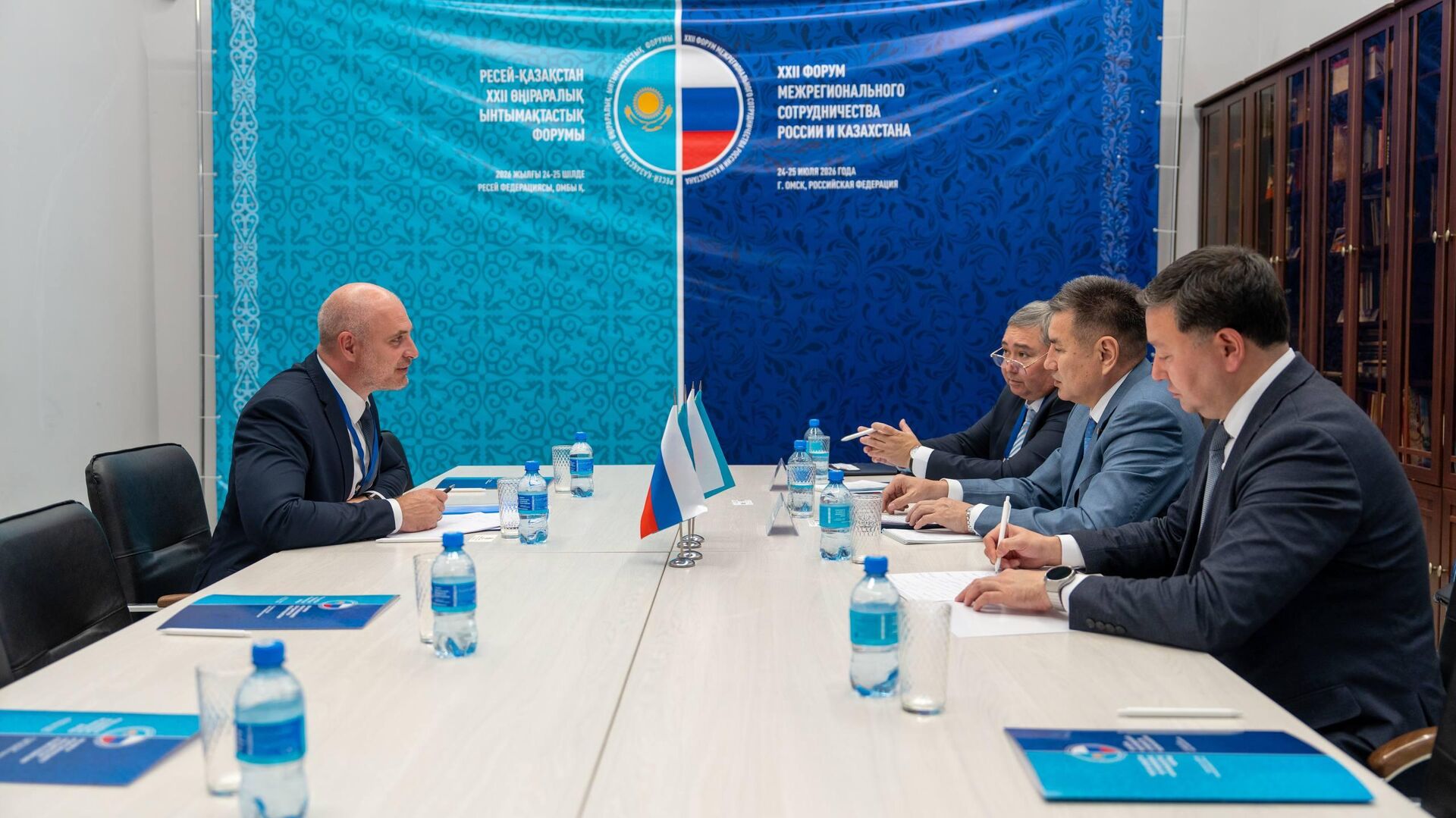 Аким ВКО Нурымбет Сактаганов провел рабочие встречи в рамках Форума межрегионального сотрудничества Казахстана и России
Аким ВКО Нурымбет Сактаганов провел рабочие встречи в рамках Форума межрегионального сотрудничества Казахстана и России
- Sputnik Казахстан, 1920, 25.07.2026