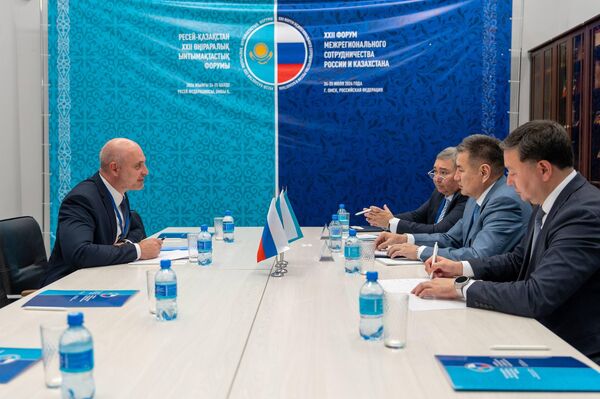 Аким ВКО Нурымбет Сактаганов провел рабочие встречи в рамках Форума межрегионального сотрудничества Казахстана и России
Аким ВКО Нурымбет Сактаганов провел рабочие встречи в рамках Форума межрегионального сотрудничества Казахстана и России
- Sputnik Казахстан
