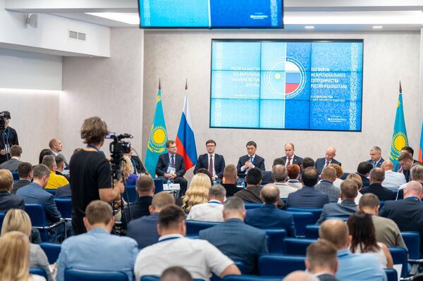 Аким ВКО Нурымбет Сактаганов провел рабочие встречи в рамках Форума межрегионального сотрудничества Казахстана и России
Аким ВКО Нурымбет Сактаганов провел рабочие встречи в рамках Форума межрегионального сотрудничества Казахстана и России
- Sputnik Казахстан