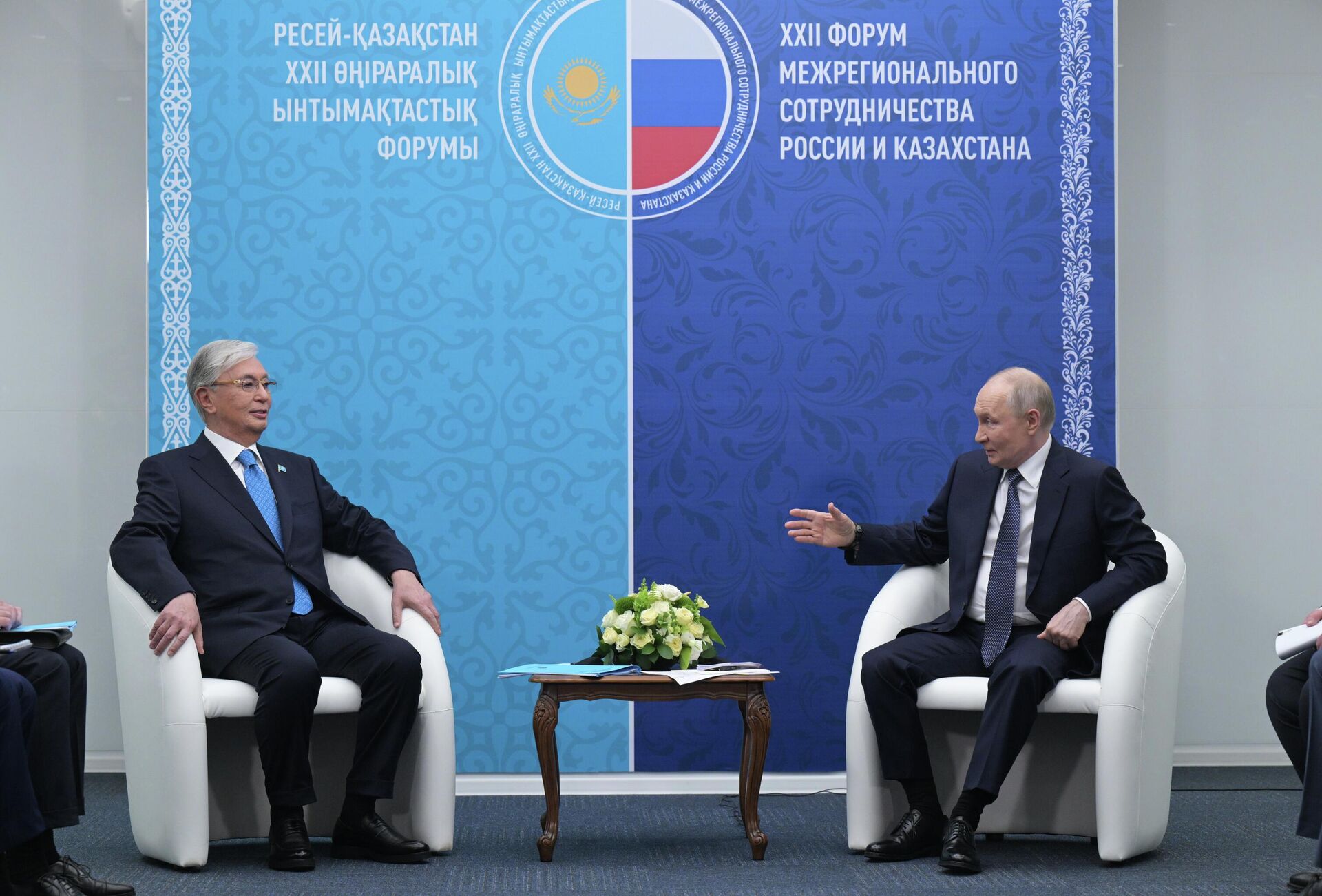 Касым-Жомарт Токаев и Владимир Путин во время встречи в Омске  - Sputnik Казахстан, 1920, 25.07.2026
