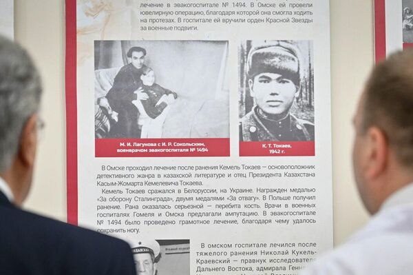 Токаев возложил цветы у мемориальной доски отцу Кемелю Токаеву в Омске
Токаев возложил цветы у мемориальной доски отцу Кемелю Токаеву в Омске
- Sputnik Казахстан