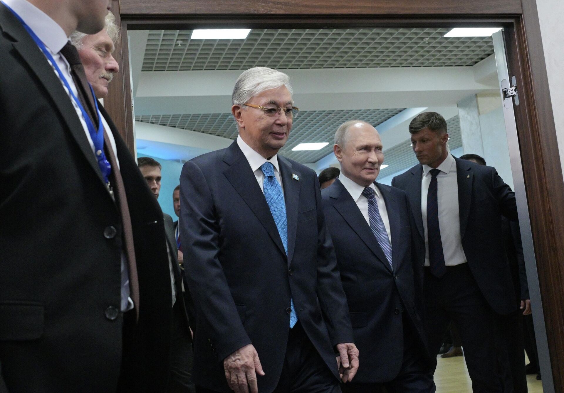 Касым-Жомарт Токаев и Владимир Путин в Омске Касым-Жомарт Токаев и Владимир Путин в Омске - Sputnik Казахстан, 1920, 25.07.2026
