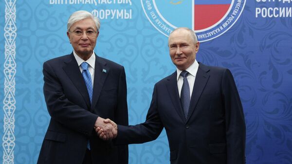 Касым-Жомарт Токаев и Владимир Путин в Омске - Sputnik Казахстан