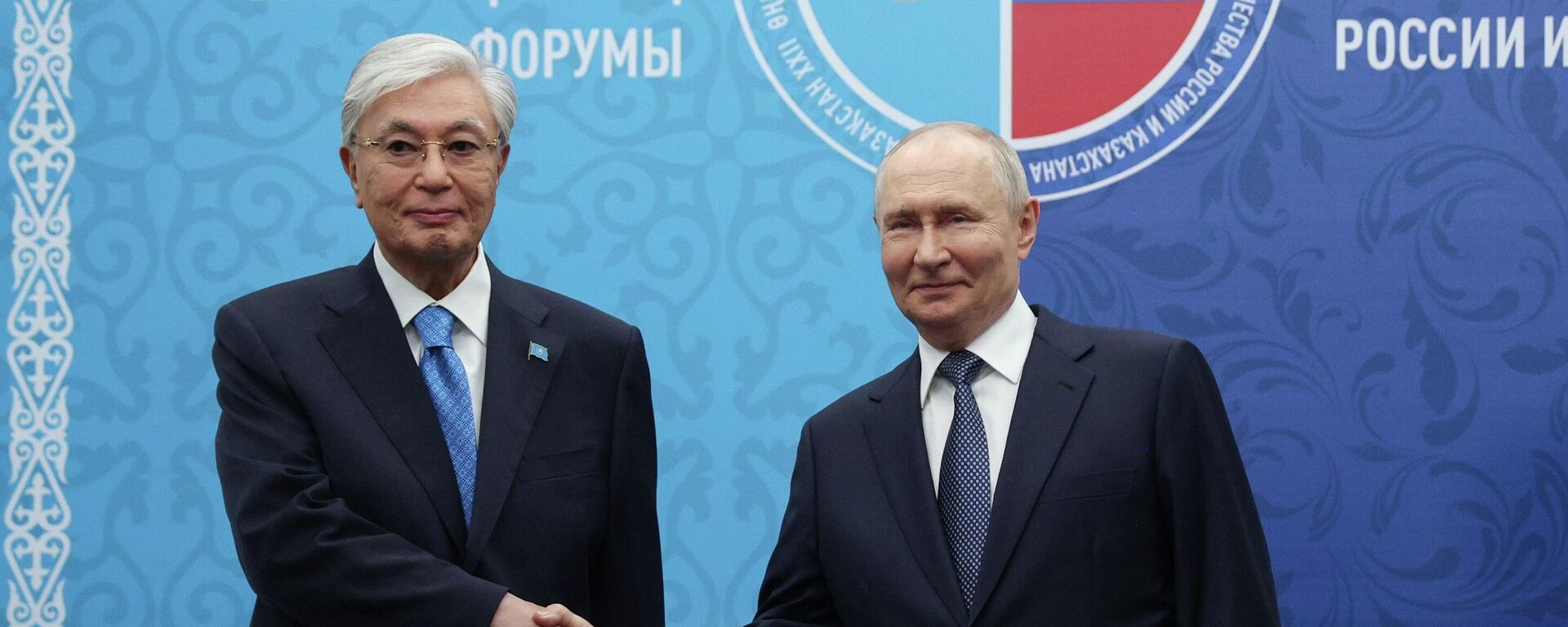 Касым-Жомарт Токаев и Владимир Путин в Омске Касым-Жомарт Токаев и Владимир Путин в Омске - Sputnik Казахстан, 1920, 25.07.2026