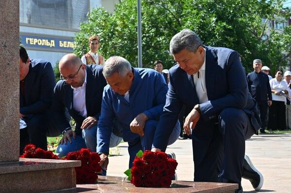В Петропавловске открыли памятник классику татарской литературы Габдулле Тукаю В Петропавловске открыли памятник классику татарской литературы Габдулле Тукаю - Sputnik Казахстан
