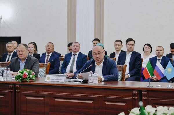 Двусторонняя встреча делегации Татарстана и бизнеса, а также акимата Северо-Казахстанской области Двусторонняя встреча делегации Татарстана и бизнеса, а также акимата Северо-Казахстанской области - Sputnik Казахстан