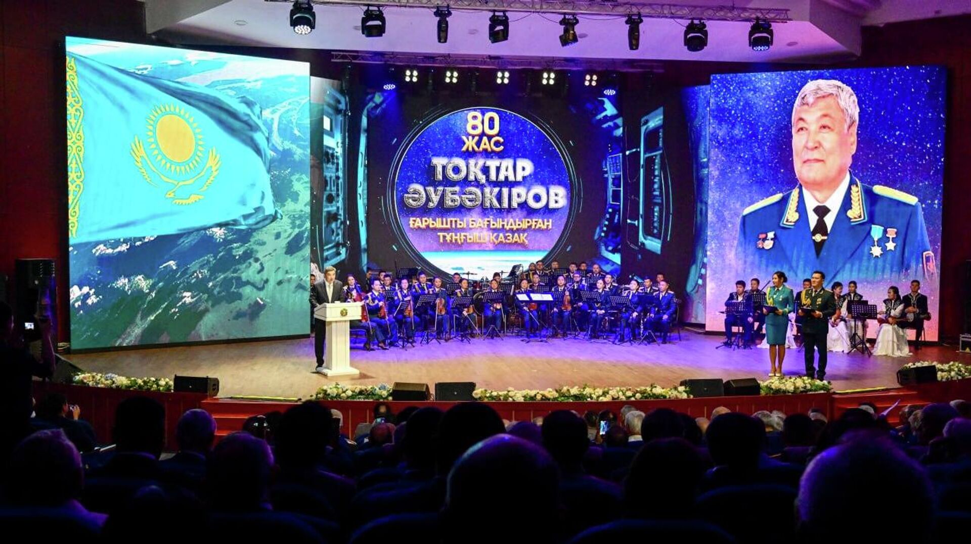 Премьер Казахстана Олжас Бектенов поздравил Токтара Аубакирова с 80-летием  - Sputnik Казахстан, 1920, 27.07.2026