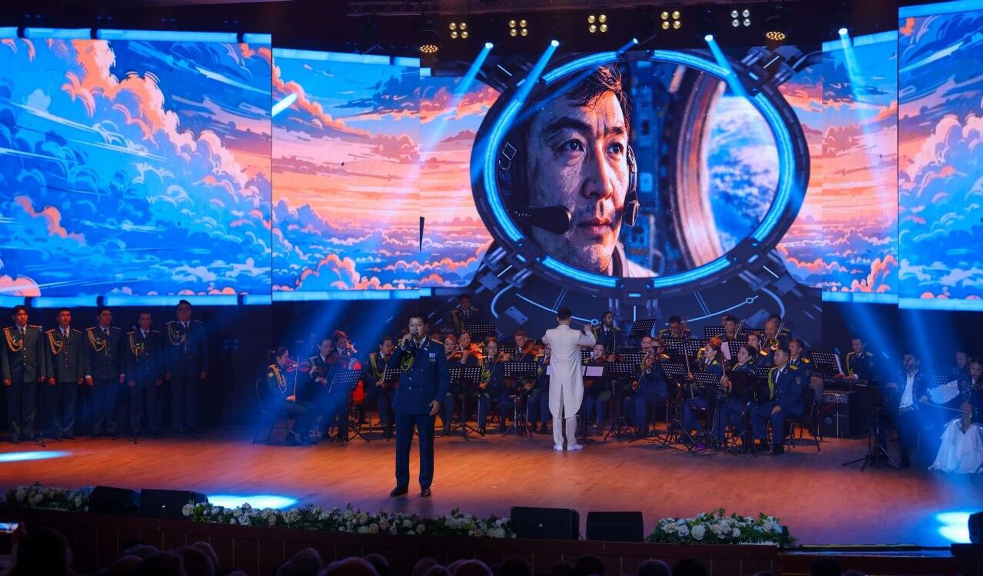 Премьер Казахстана Олжас Бектенов поздравил Токтара Аубакирова с 80-летием  - Sputnik Қазақстан, 1920, 27.07.2026