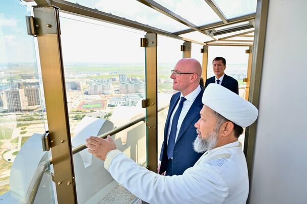 Дмитрий Чернышенко осмотрел Центральную мечеть Астаны Дмитрий Чернышенко осмотрел Центральную мечеть Астаны - Sputnik Казахстан
