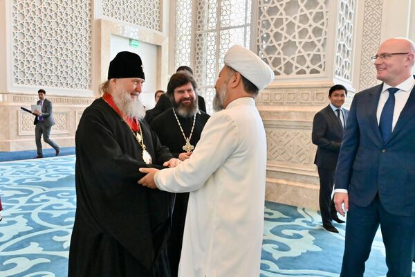 Дмитрий Чернышенко осмотрел Центральную мечеть Астаны Дмитрий Чернышенко осмотрел Центральную мечеть Астаны - Sputnik Казахстан