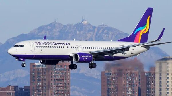 Самолет авиакомпании Urumqi Airlines  - Sputnik Казахстан
