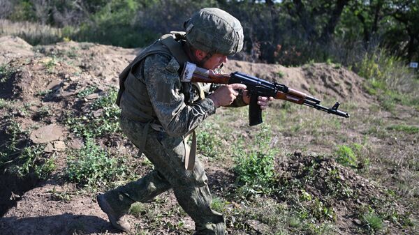 Тактическая подготовка Псковского соединения ВДВ группировки войск Центр на Днепропетровском направлении СВО - Sputnik Казахстан