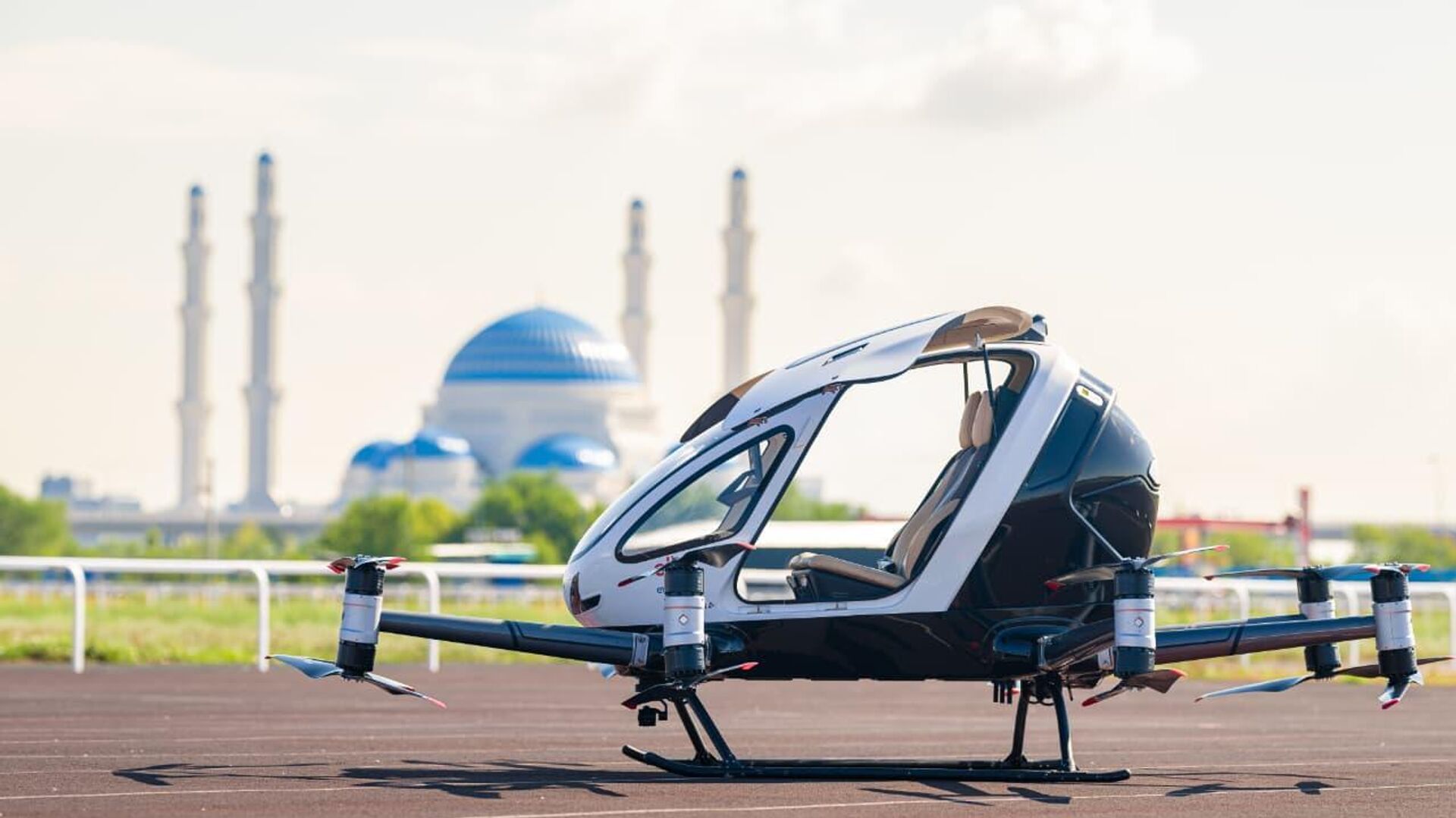 Астанада жолаушы мінген ұшқышсыз әуе кемесі алғаш рет аспанға көтерілді - Sputnik Қазақстан, 1920, 06.08.2026
