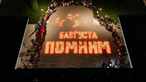 В память о жителях Курского приграничья и воинах зажгли огненную картину из свечей - Sputnik Казахстан
