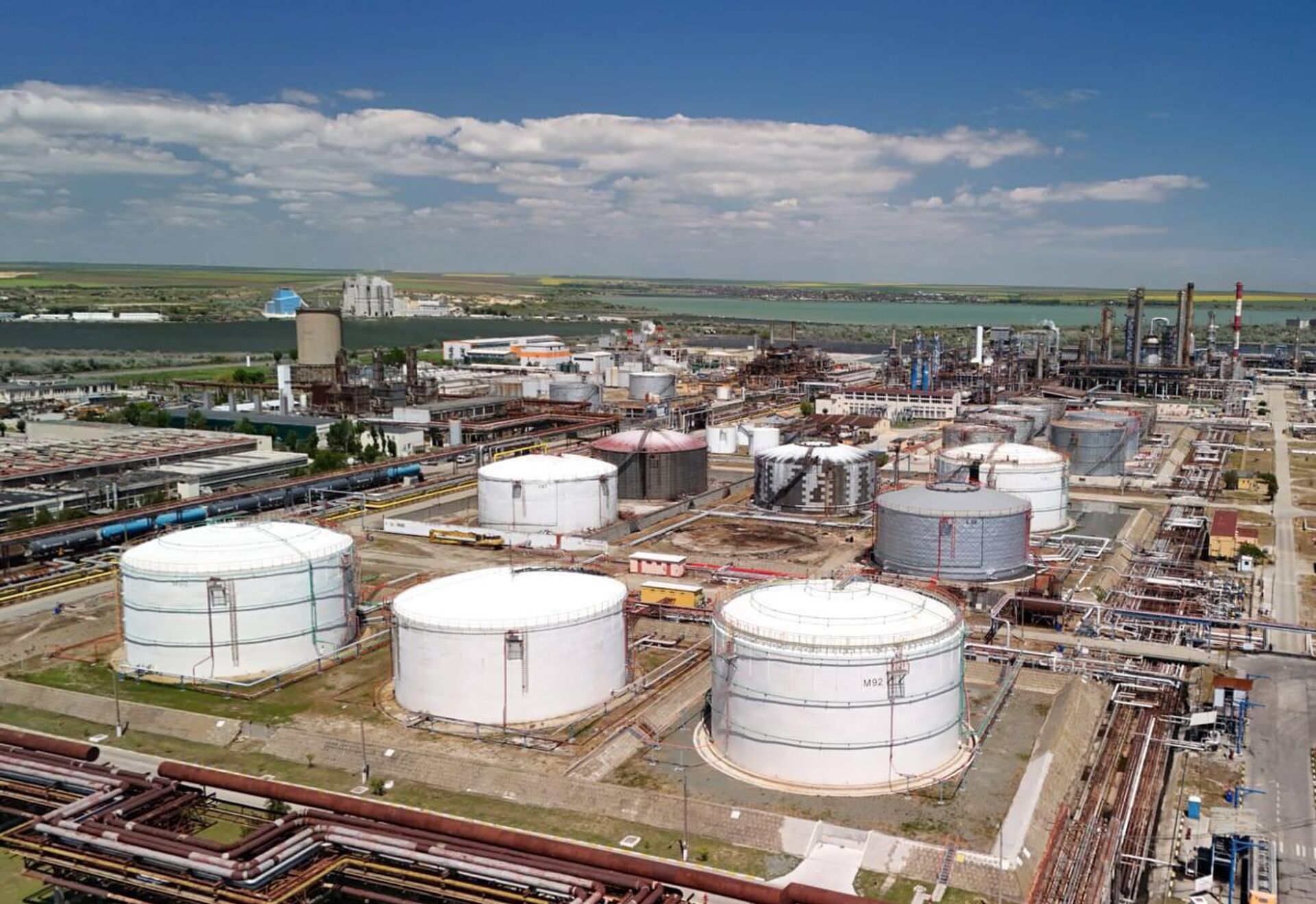 Новую цифровую платформу на НПЗ внедряет КазМунайГаз - Sputnik Казахстан, 1920, 07.08.2026