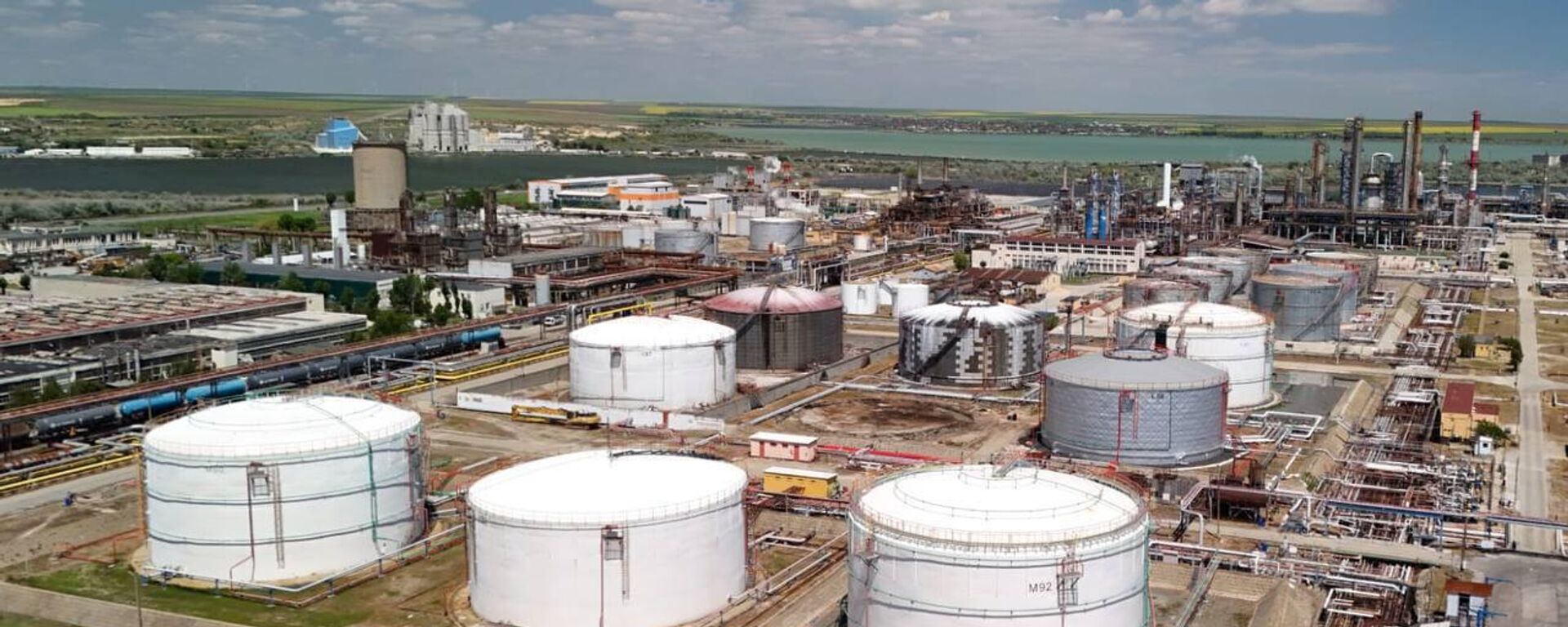 Новую цифровую платформу на НПЗ внедряет КазМунайГаз - Sputnik Казахстан, 1920, 07.09.2026