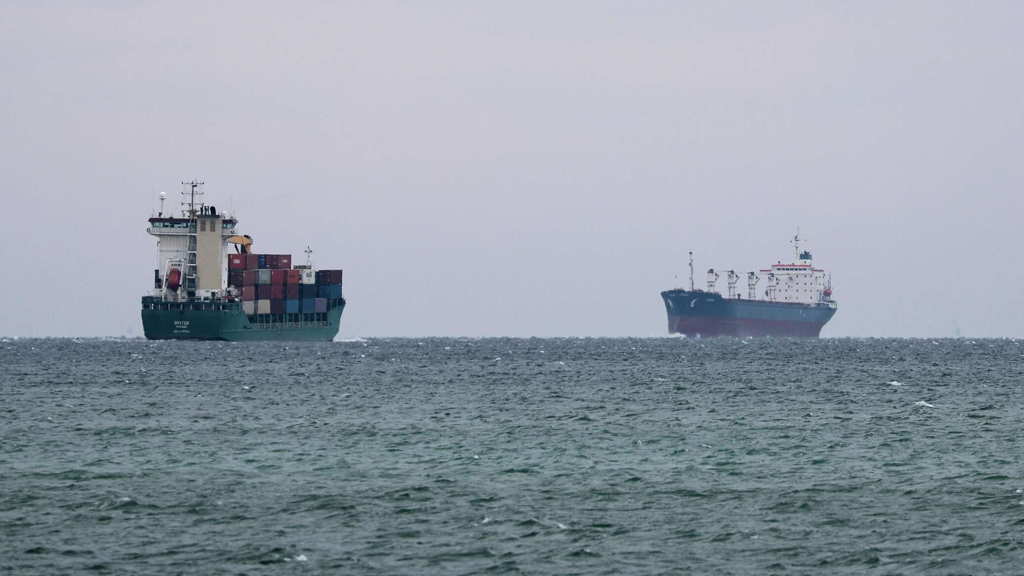 Болгария просит помощи ЕС и НАТО в расследовании атак в море