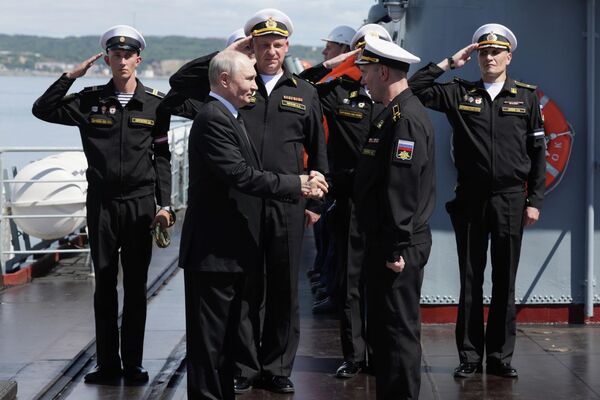 Рабочая поездка президента РФ Владимира Путина на Сахалин - Sputnik Казахстан