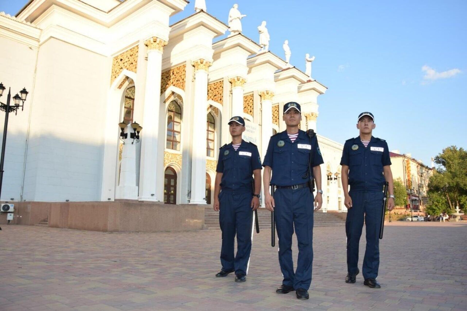 Алматылық Аббас Шамшиден төрт тілді меңгерген Алматылық Аббас Шамшиден төрт тілді меңгерген - Sputnik Қазақстан, 1920, 12.08.2026
