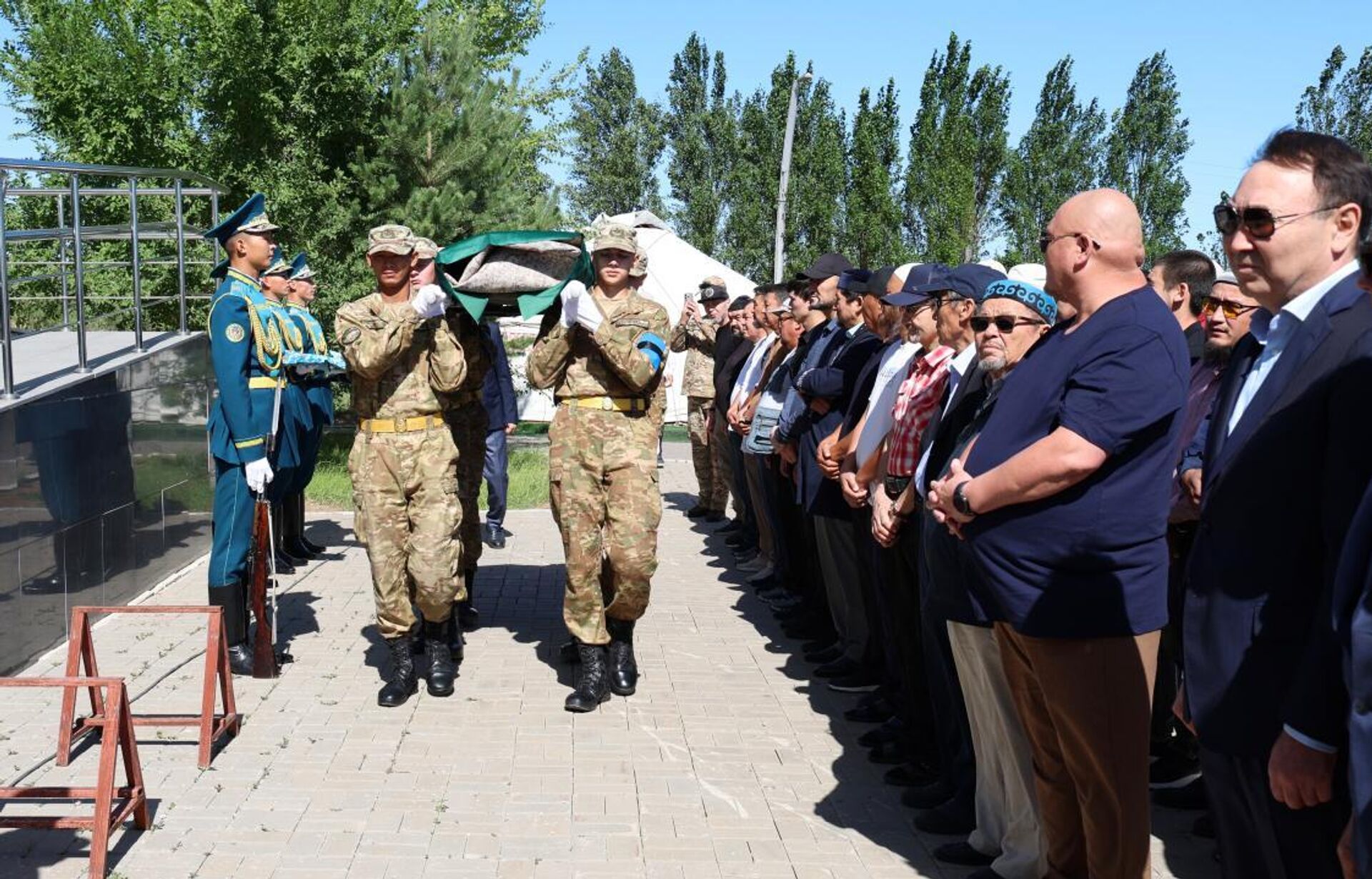 Участник Великой Отечественной войны Рзагул Байкешев, считавшийся последним фронтовиком в столице, ушел из жизни на 103-м году Участник Великой Отечественной войны Рзагул Байкешев, считавшийся последним фронтовиком в столице, ушел из жизни на 103-м году - Sputnik Казахстан, 1920, 12.08.2026