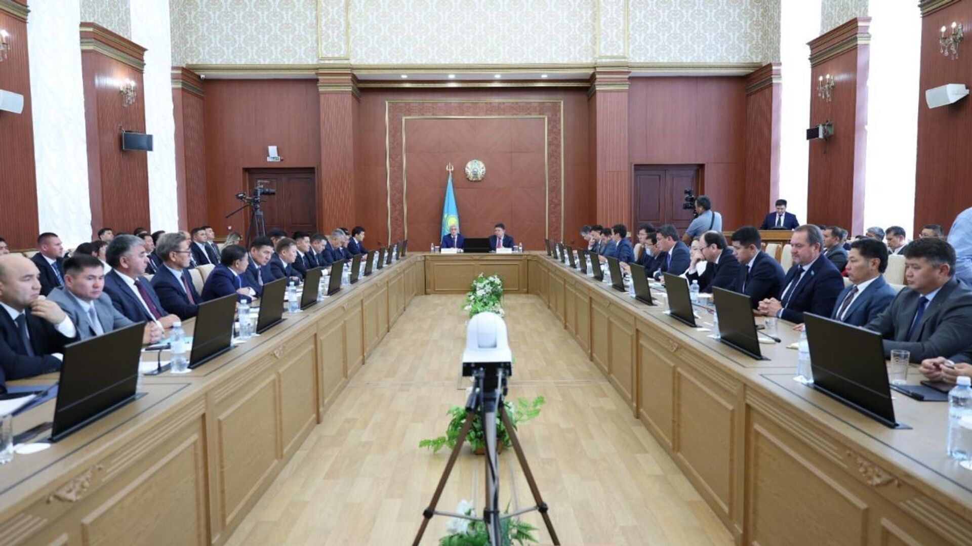 Канат Бозумбаев провел в Караганде заседание проектного офиса Нацпроекта Модернизация энергетического и коммунального секторов - Sputnik Казахстан, 1920, 13.08.2026