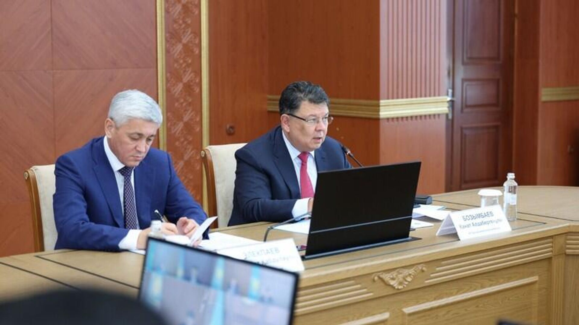 Канат Бозумбаев провел в Караганде заседание проектного офиса Нацпроекта Модернизация энергетического и коммунального секторов - Sputnik Казахстан, 1920, 13.08.2026