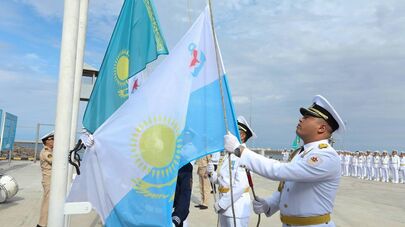 В Мангистау отметили 30-летие поднятие Военно-морского флага