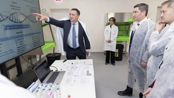 Биомедицинский исследовательский центр Nazarbayev University посетил премьер Казахстана  - Sputnik Казахстан