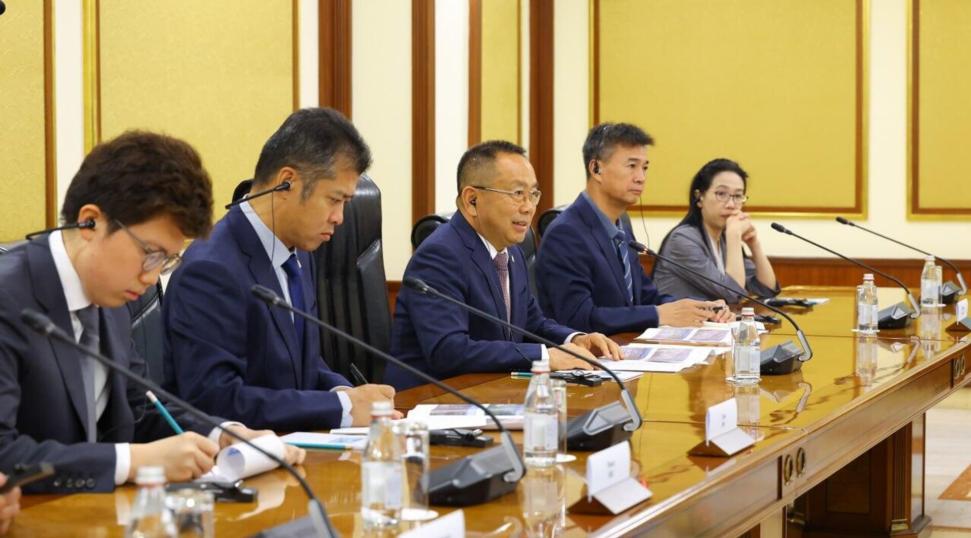 Премьер Олжас Бектенов обсудил с главой Hunan Junxin Environmental Protection Дай Даого перспективы расширения сотрудничества в области утилизации отходов - Sputnik Казахстан, 1920, 19.08.2026