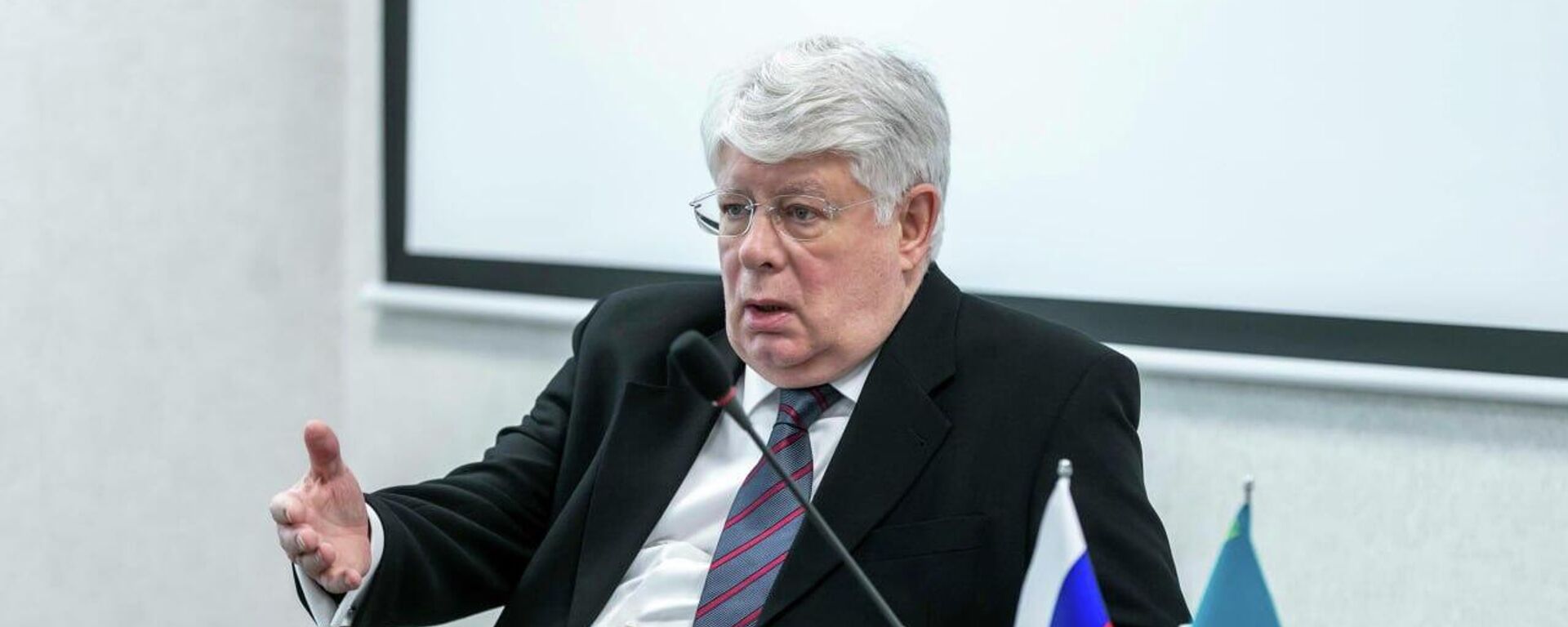 Посол РФ в Казахстане Алексей Бородавкин провел встречу в формате посольский час с экспертами КИСИ  - Sputnik Қазақстан, 1920, 19.08.2026