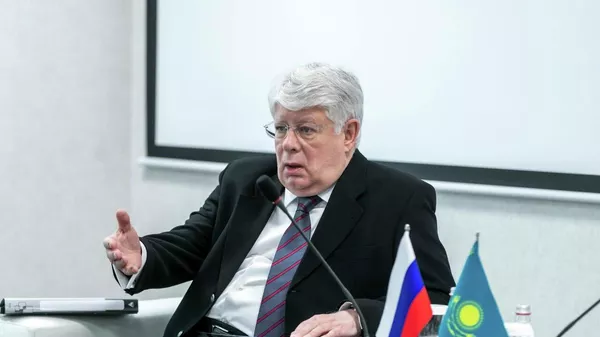 Посол РФ в Казахстане Алексей Бородавкин провел встречу в формате посольский час с экспертами КИСИ  - Sputnik Казахстан
