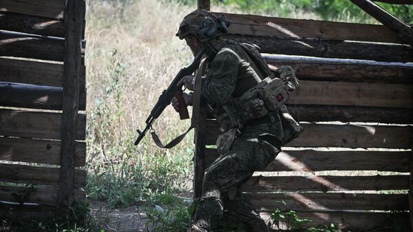 Боевое слаживание штурмовиков группировки войск Центр на Днепропетровском направлении СВО - Sputnik Казахстан