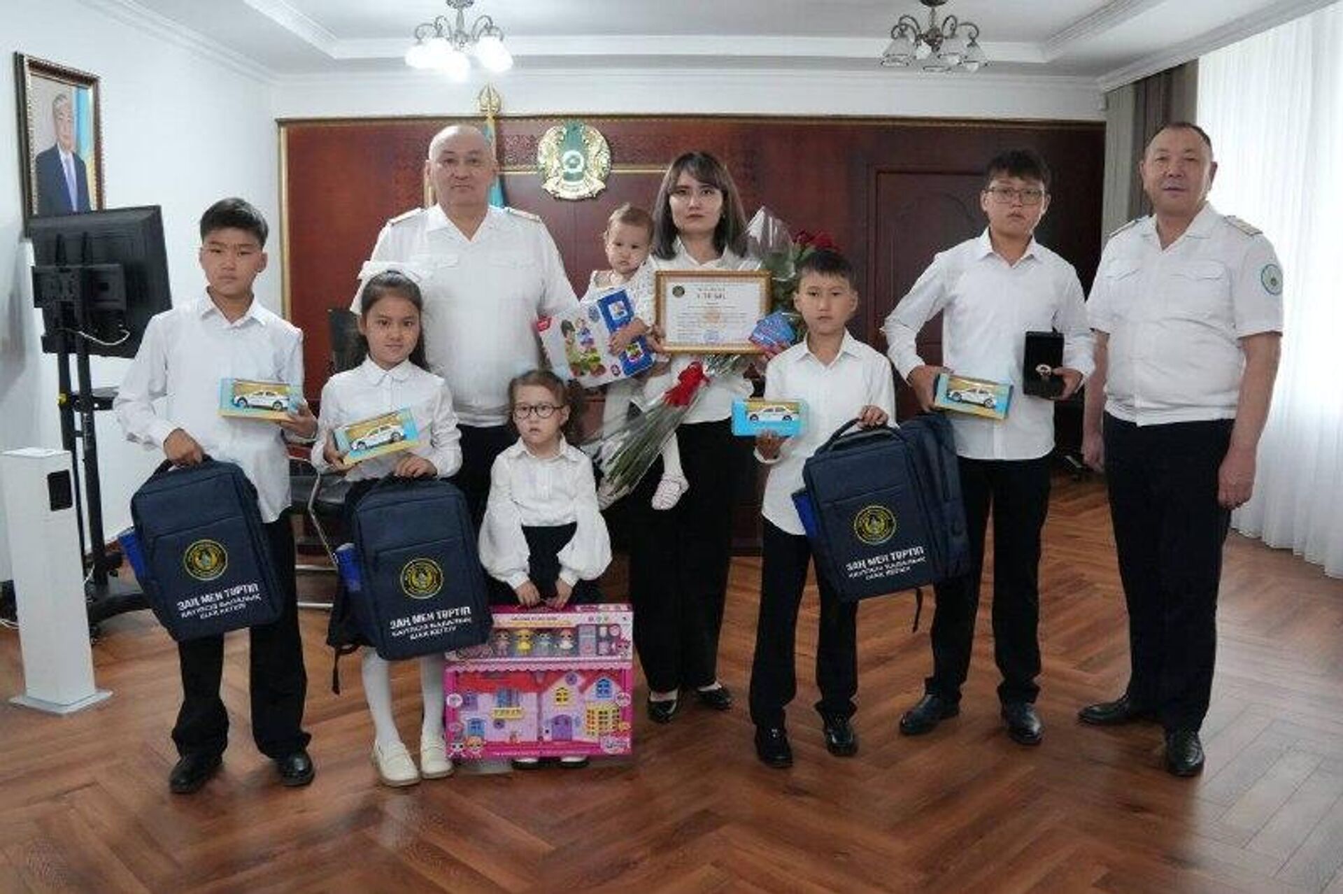 4 жасар баланы құтқарып қалды: Қарағанды облысында  жасөспірім марапатталды - Sputnik Қазақстан, 1920, 22.08.2026