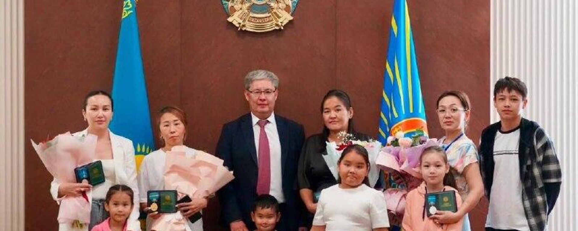 Астанада 32 көпбалалы анаға мемлекеттік награда табысталды Астанада 32 көпбалалы анаға мемлекеттік награда табысталды - Sputnik Қазақстан, 1920, 22.08.2026