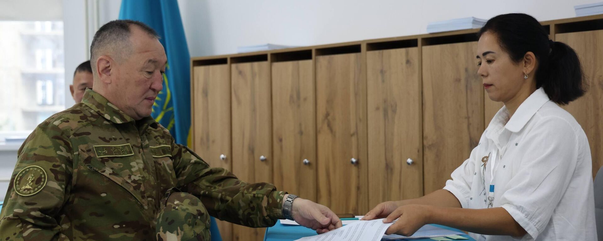 Үкімет мүшелері де алғашқылардың бірі болып дауыс беріп жатыр - Sputnik Қазақстан, 1920, 23.08.2026