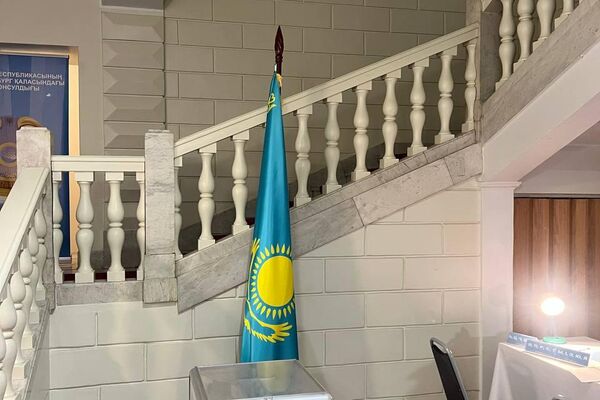 Выборы в Курултай проходят на участке при Генконсульстве Казахстана в Санкт-Петербурге Выборы в Курултай проходят на участке при Генконсульстве Казахстана в Санкт-Петербурге - Sputnik Казахстан