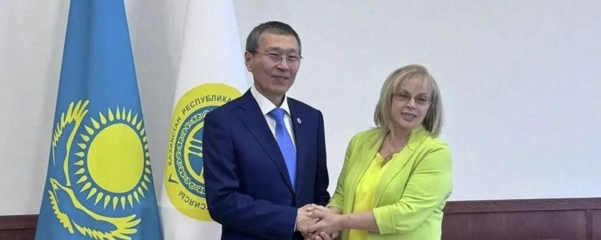 Глава ЦИК Казахстана Нурлан Абдиров и глава ЦИК РФ Элла Памфилова Глава ЦИК Казахстана Нурлан Абдиров и глава ЦИК РФ Элла Памфилова - Sputnik Казахстан, 1920, 23.08.2026