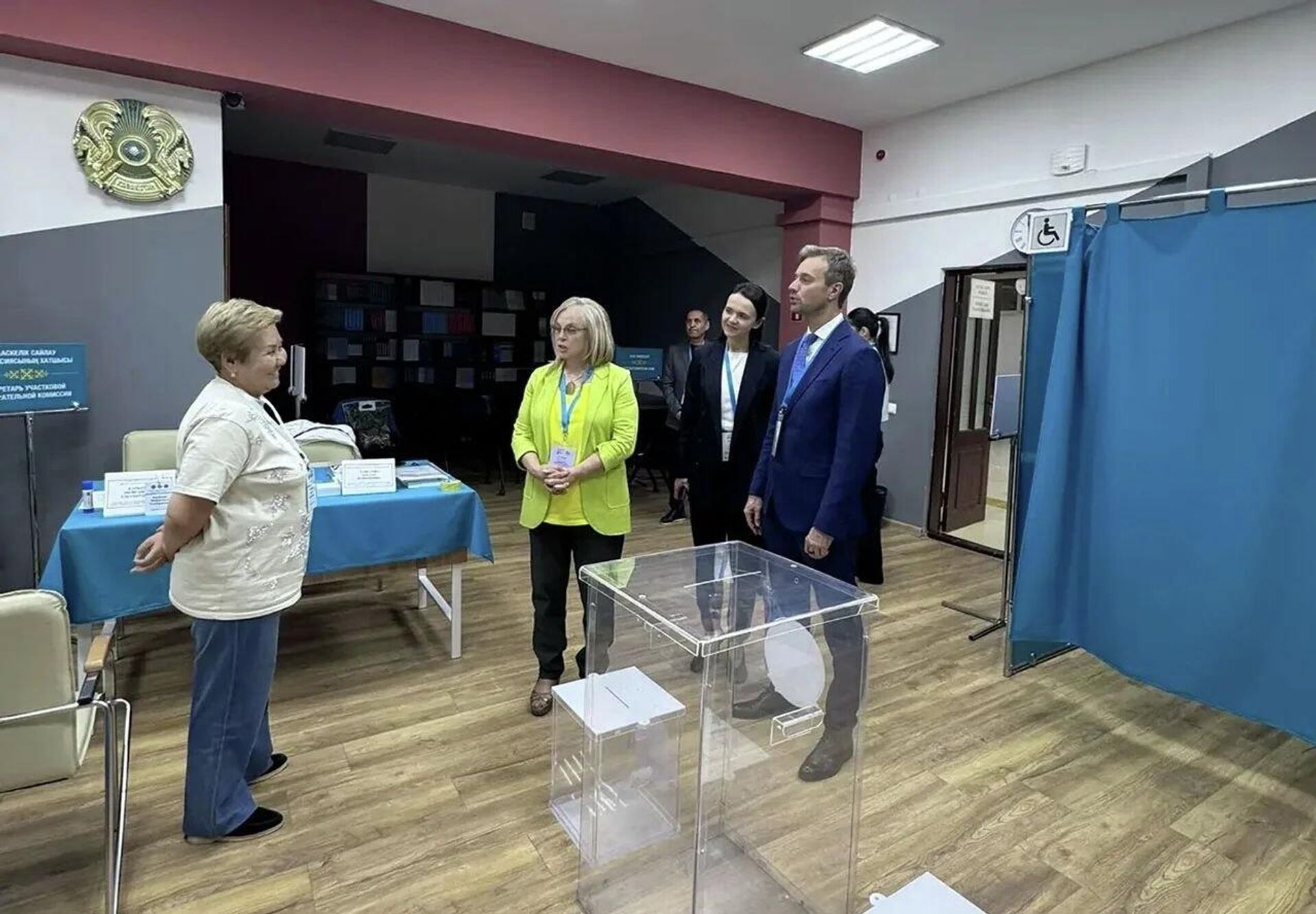 Глава ЦИК РФ Элла Памфилова встретилась в главой ЦИК Казахстана Нурланом Абдировым - Sputnik Казахстан, 1920, 23.08.2026