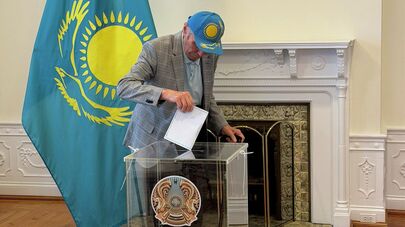 Казахстанцы голосуют на выборах в Курултай при посольстве Казахстана в США