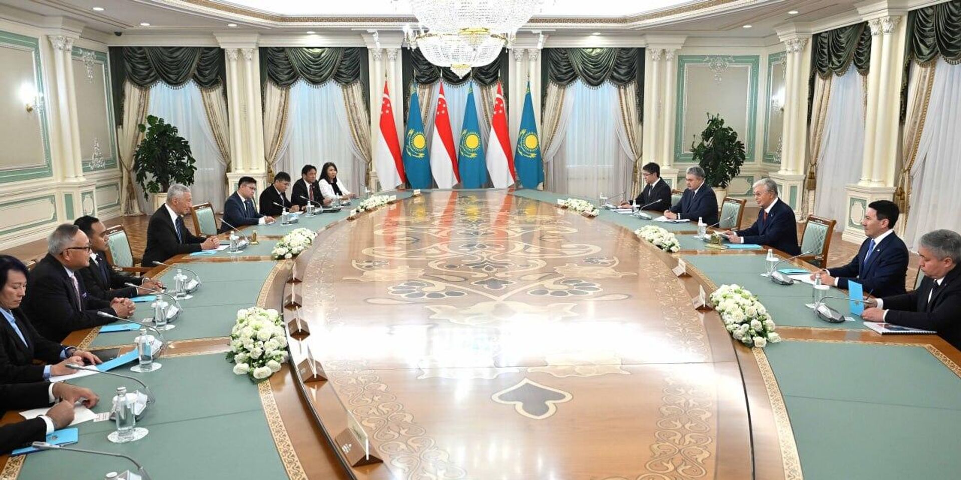 Касым-Жомарт Токаев принял старшего министра Сингапура Ли Сянь Луна Касым-Жомарт Токаев принял старшего министра Сингапура Ли Сянь Луна - Sputnik Казахстан, 1920, 26.08.2026
