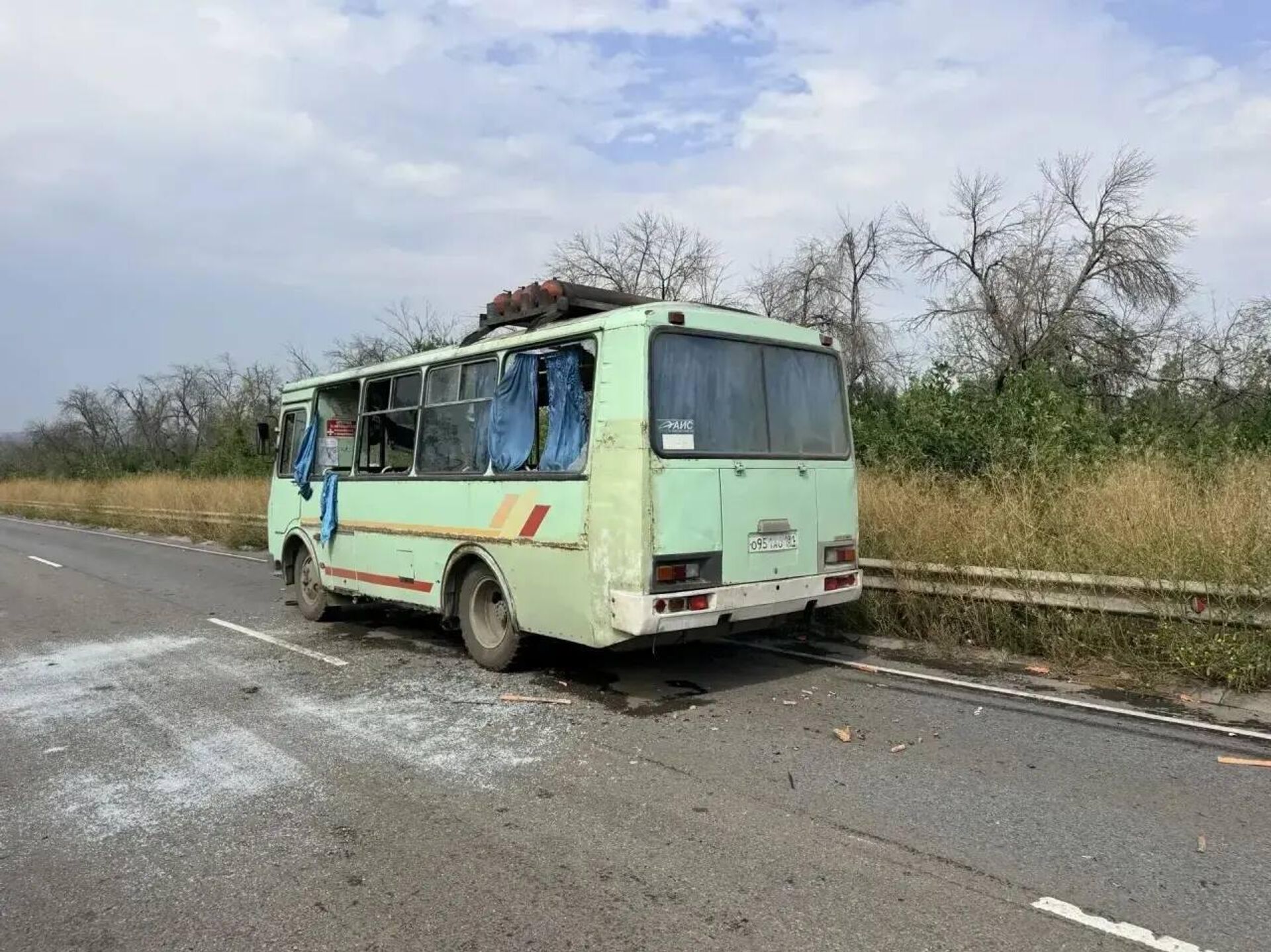 Девять человек погибли из-за удара ВСУ по автобусу в ЛНР Девять человек погибли из-за удара ВСУ по автобусу в ЛНР - Sputnik Казахстан, 1920, 26.08.2026