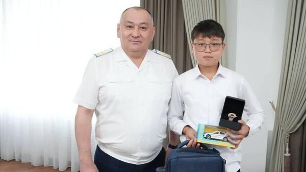 13 жастағы оқушы Нұралы Әлхан Семізбұғы көлінде суға батып бара жатқан баланы құтқарып қалды. - Sputnik Қазақстан