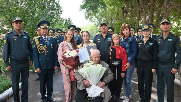  Ветерану Великой Отечественной войны из Семея Григорию Маларову исполнился 101 год - Sputnik Казахстан