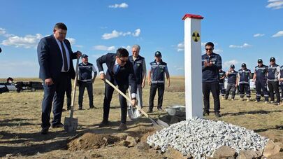 Установка последнего межевого знака завершает обозначение границ Семипалатинской зоны ядерной безопасности