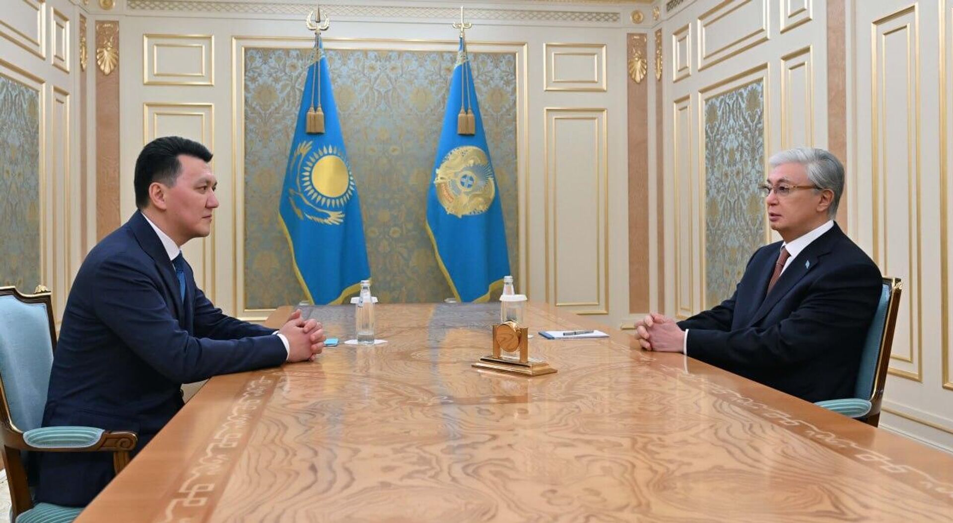 Президент Касым-Жомарт Токаев провел встречу с вице-президентом Ерланом Кошановым - Sputnik Казахстан, 1920, 31.08.2026
