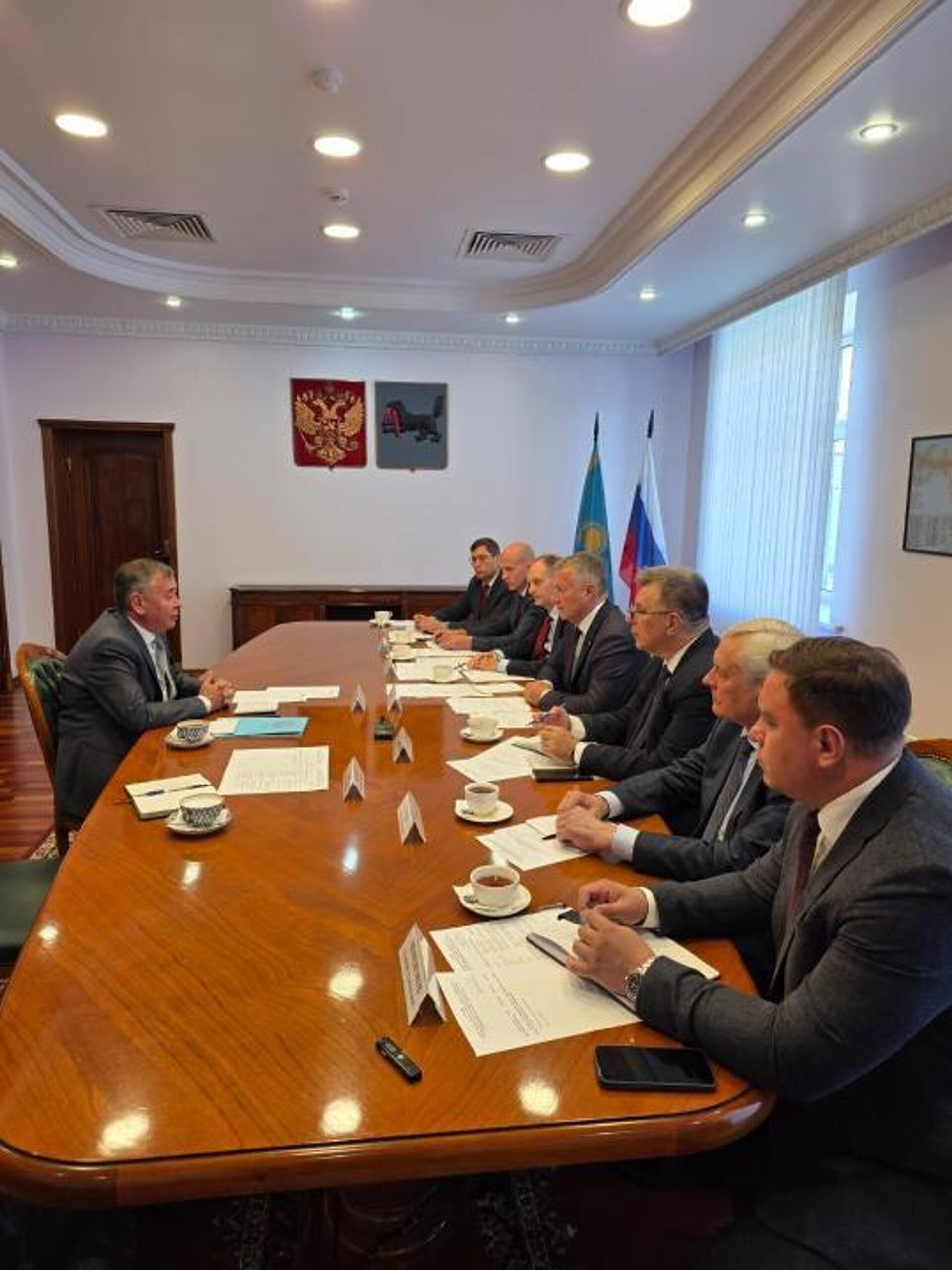 Генконсул Казахстана в Омске Керим Кожамбердиев и губернатор Иркутской области Игорь Кобзев провели встречу Генконсул Казахстана в Омске Керим Кожамбердиев и губернатор Иркутской области Игорь Кобзев провели встречу - Sputnik Казахстан, 1920, 31.08.2026